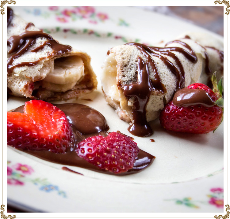 Crêpes bretonnes sans gluten nappées d'une sauce chocolat et noisettes 