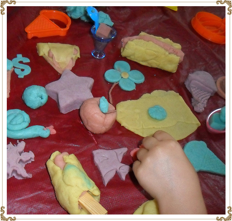 Gluten-Free Playdough
By: Cuisine l'Angélique
