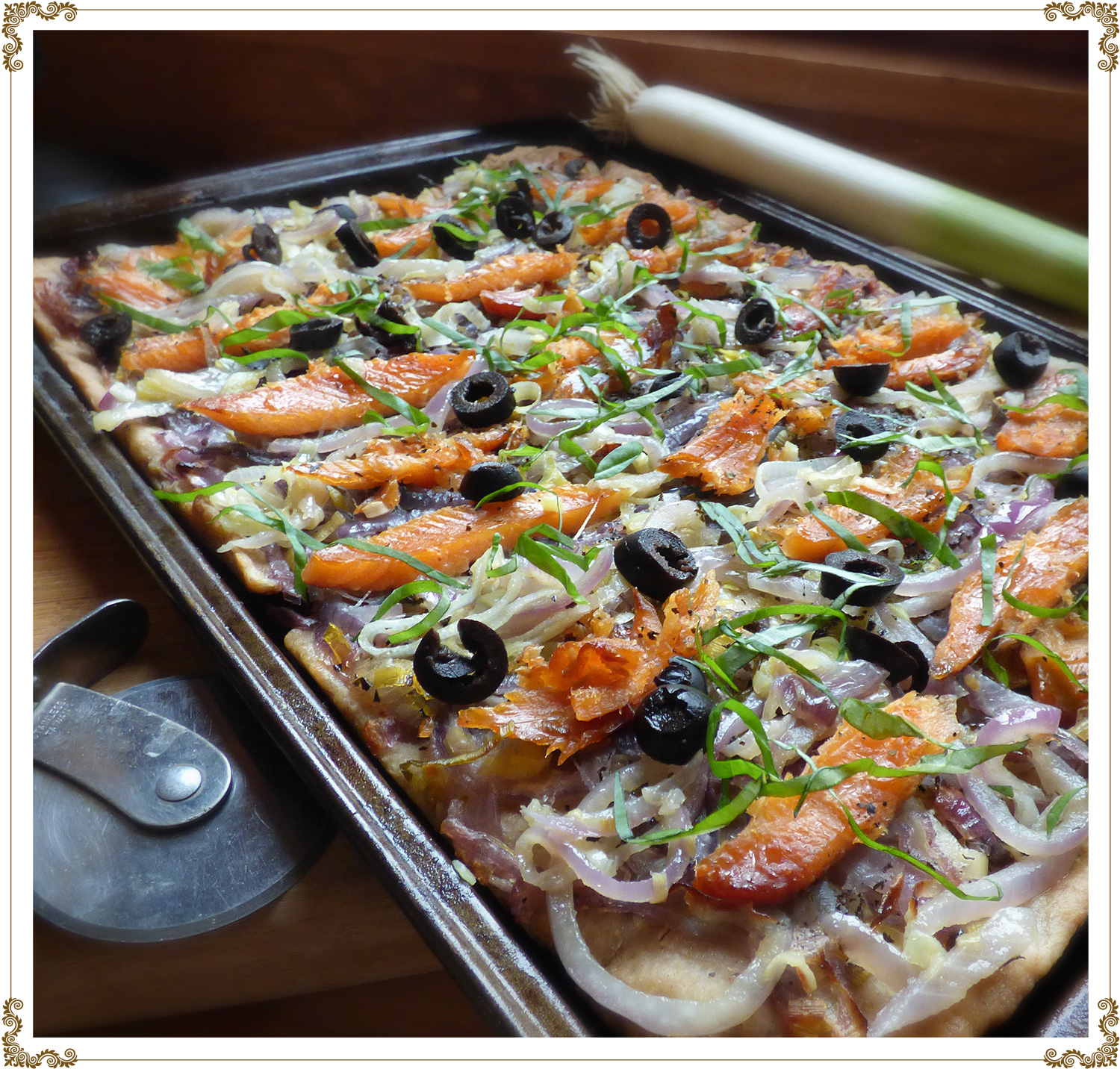 Recette de Pissaladière poireaux-saumon fumé sans gluten et sans produits laitiers de Cuisine l'Angélique.