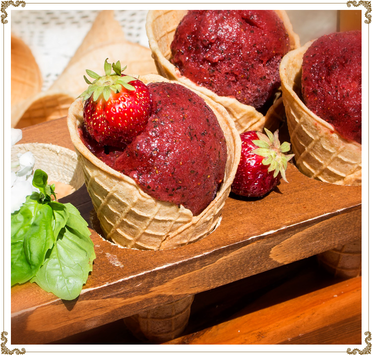 Strawberry Basil Sorbet
Gluten-free, dairy-free (casein-free), hypotoxic and vegan 
By: Cuisine l'Angélique
