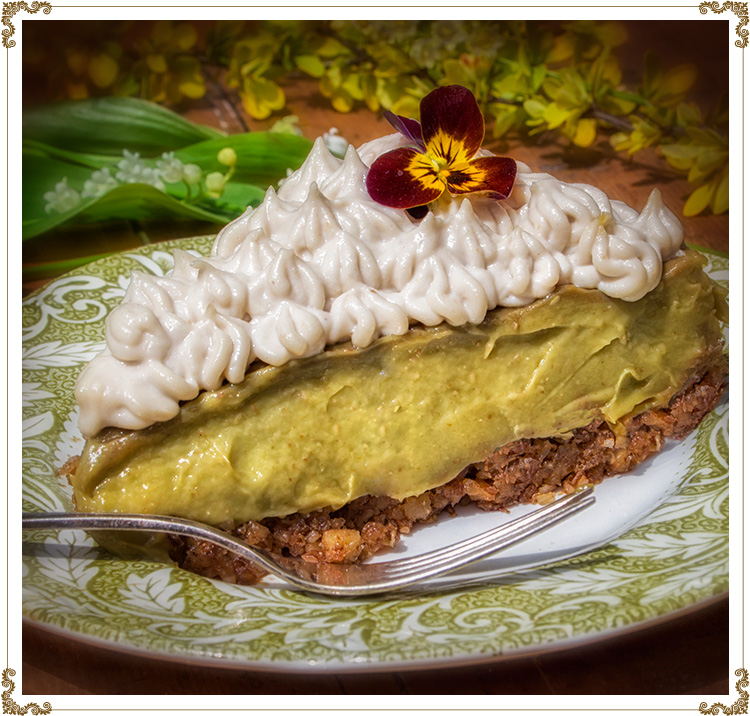Recette de tarte froide à l'avocat et aux bananes, parfumée au citron sans gluten