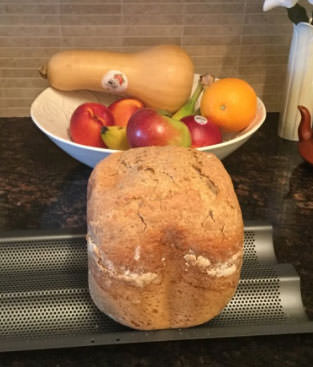 Pain sans gluten réalisé à la machine à pain par une cliente.